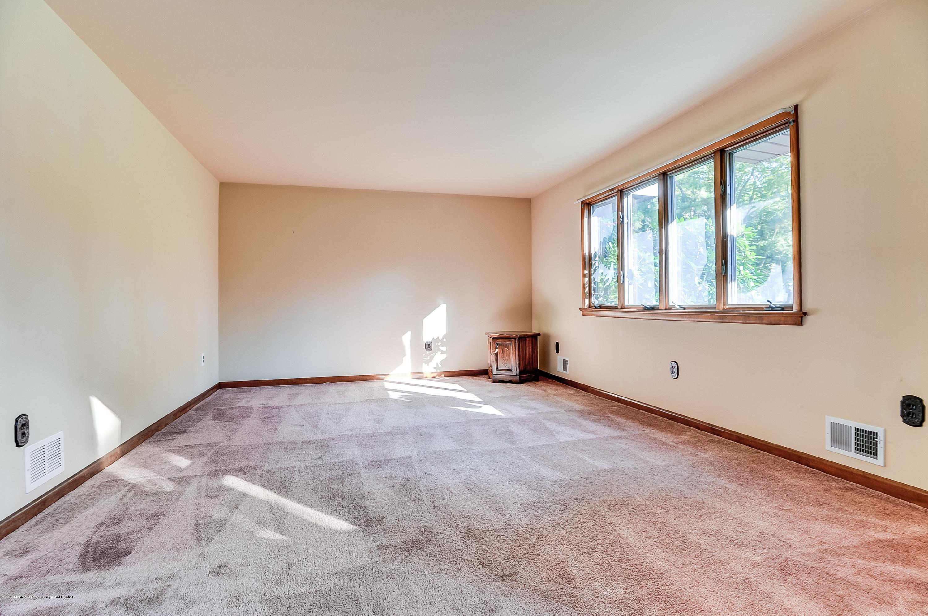 22 Pittenger Pond Road Freehold, NJ 07728 - Photo 13 of 27 003_Living