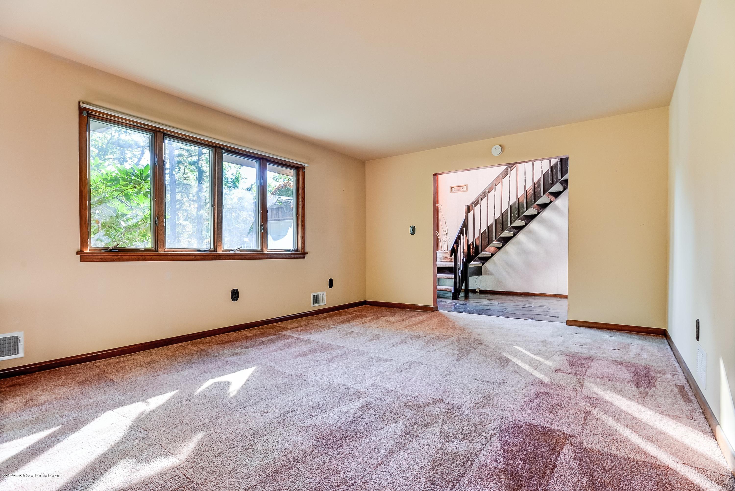 22 Pittenger Pond Road Freehold, NJ 07728 - Photo 14 of 27 004_Living