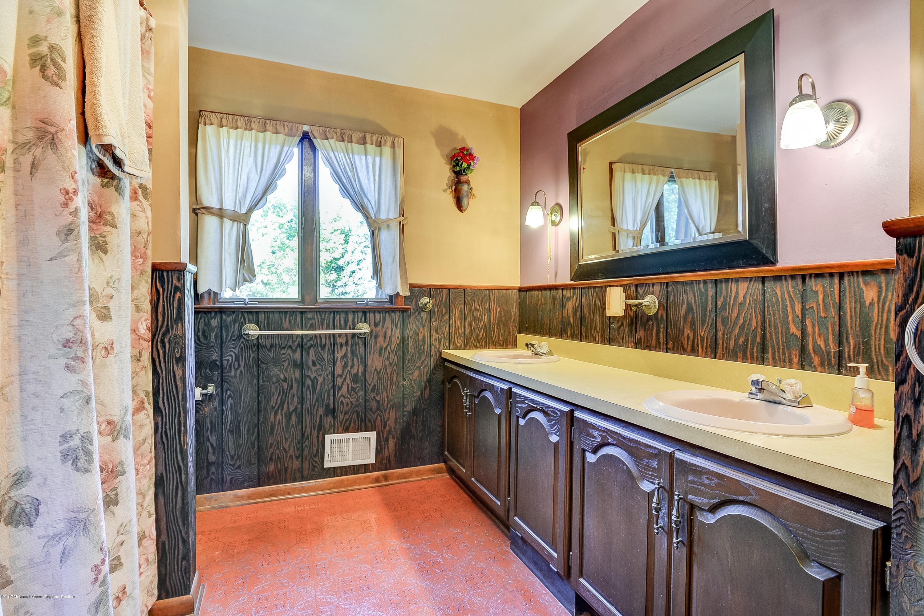 22 Pittenger Pond Road Freehold, NJ 07728 - Photo 23 of 27 021_Main Bath