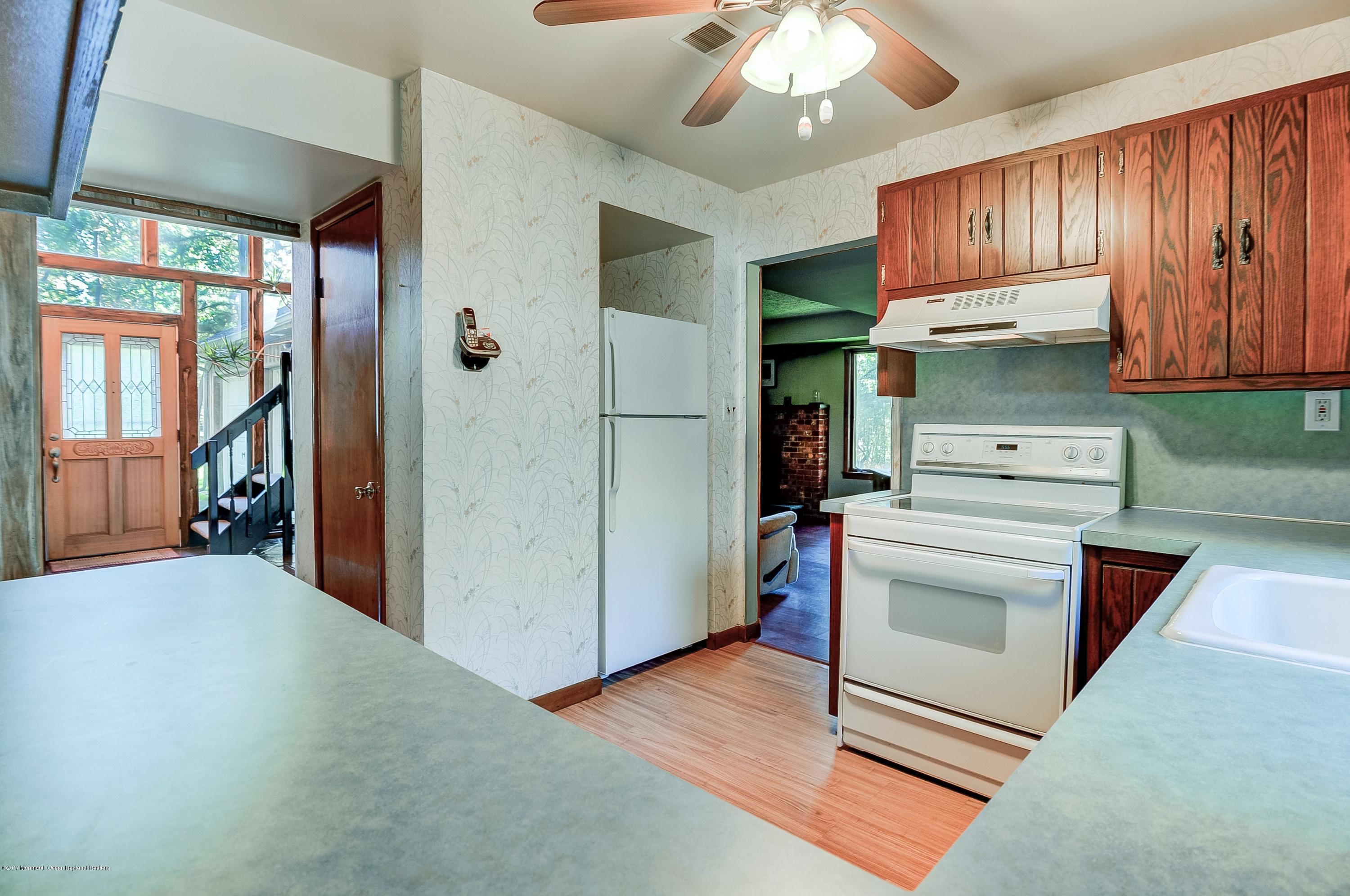 22 Pittenger Pond Road Freehold, NJ 07728 - Photo 7 of 27 007_Kitchen