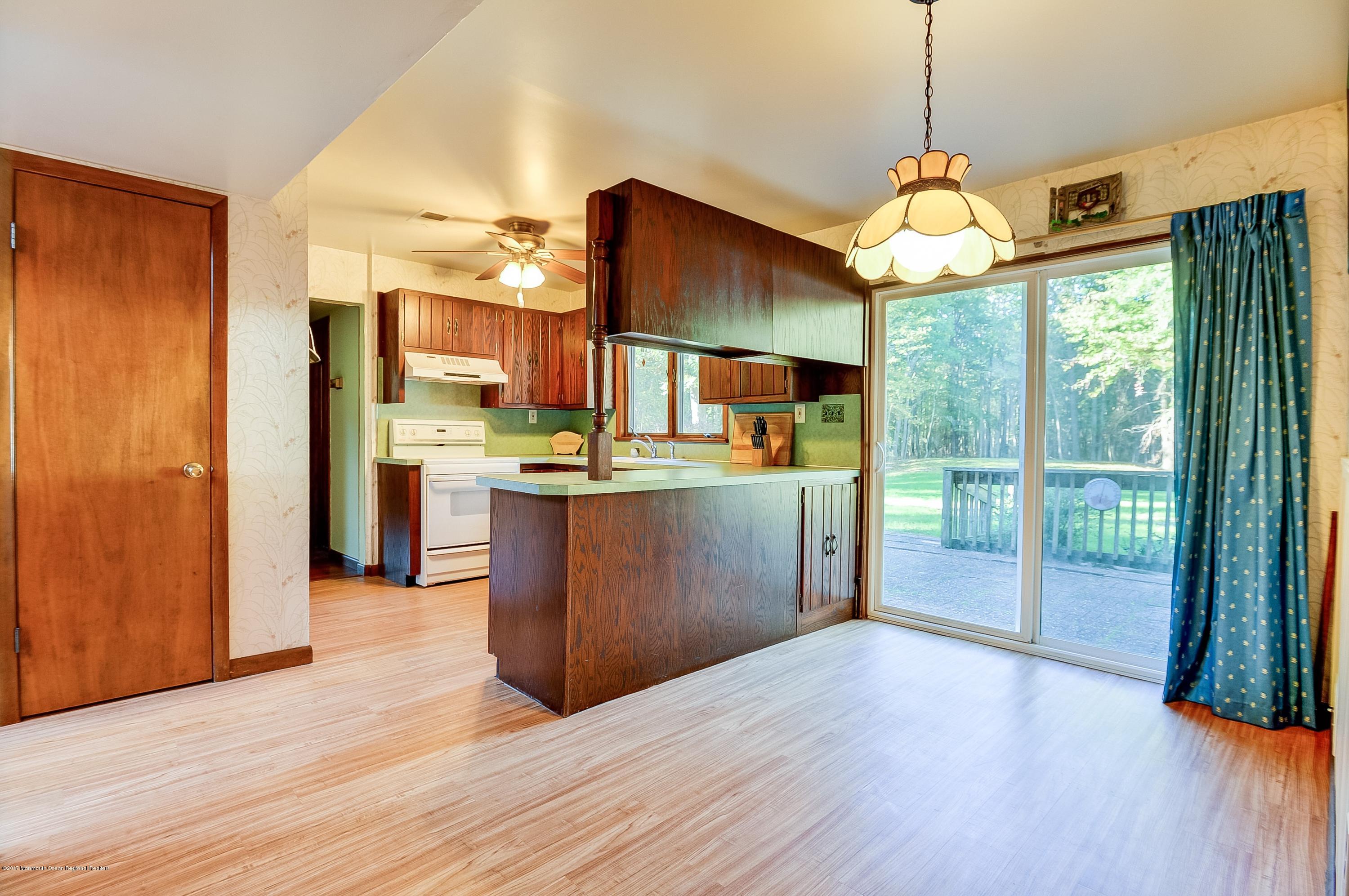 22 Pittenger Pond Road Freehold, NJ 07728 - Photo 9 of 27 009_Breakfast Area