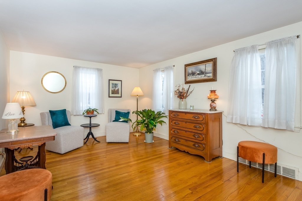 10 Marion Road Weymouth, MA 02191 - Photo 4 of 18