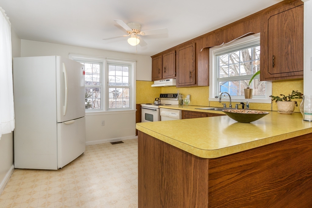 10 Marion Road Weymouth, MA 02191 - Photo 8 of 18