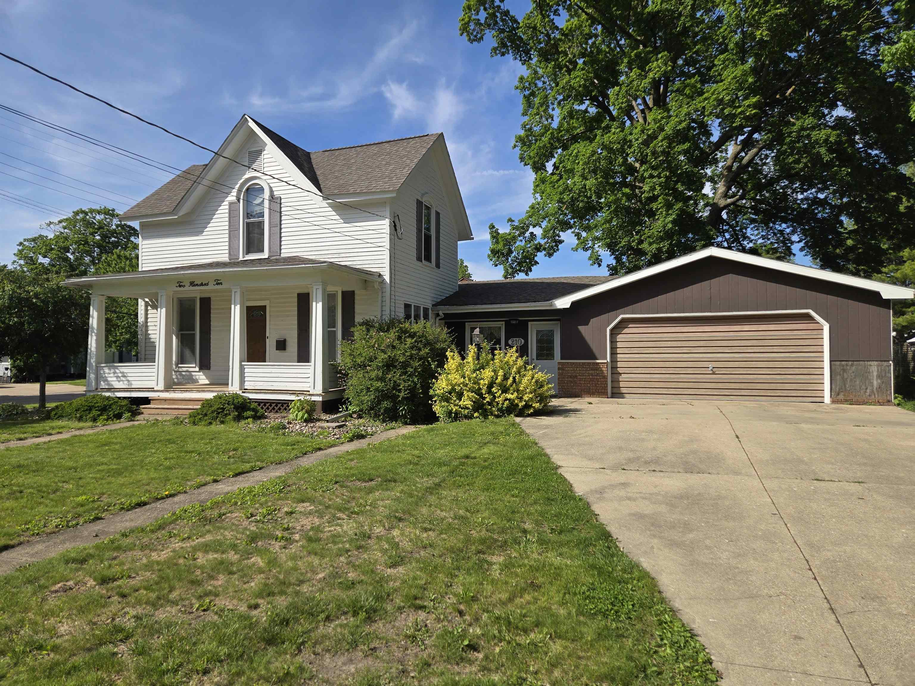 210 West Morris Street Morrison, IL 61270 - Photo 1 of 17