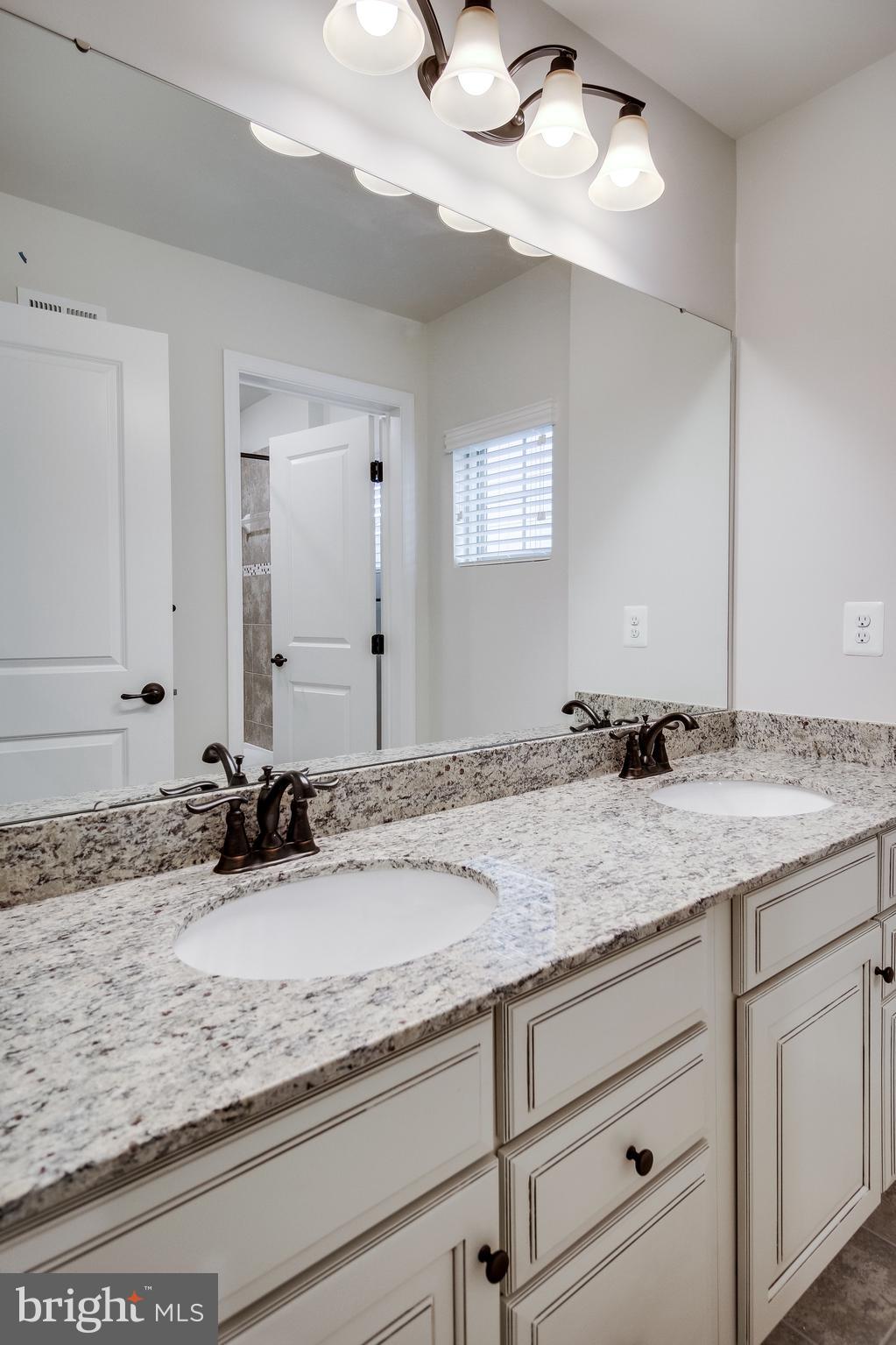 18068 Red Mulberry Road Dumfries, VA 22026 - Photo 21 of 40 upper level Hall Bath