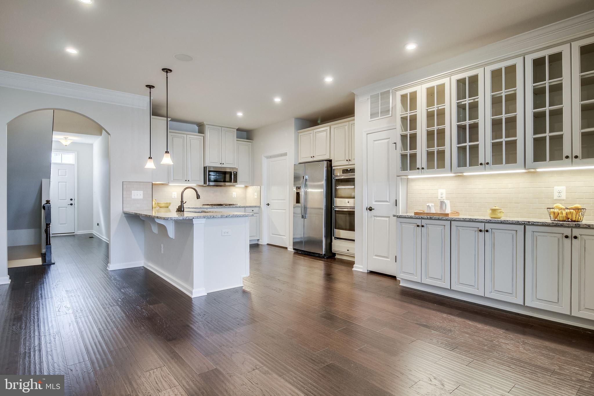 18068 Red Mulberry Road Dumfries, VA 22026 - Photo 4 of 40 Kitchen w/upgraded cabinetry
