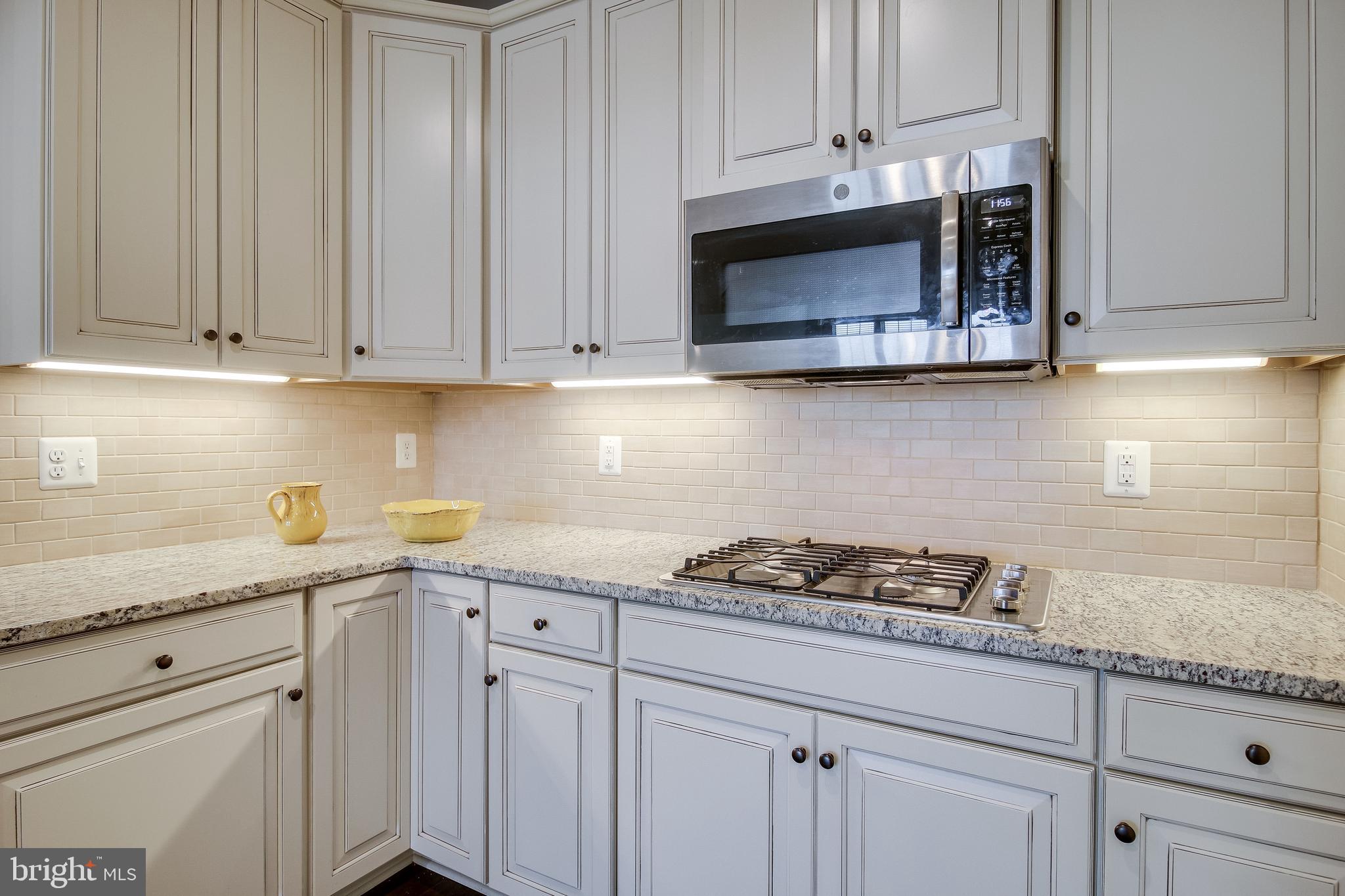 18068 Red Mulberry Road Dumfries, VA 22026 - Photo 8 of 40 under cabinet lighting