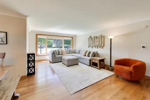$587,000 | 1027 North Wilshire Lane, Arlington Heights, IL 60004