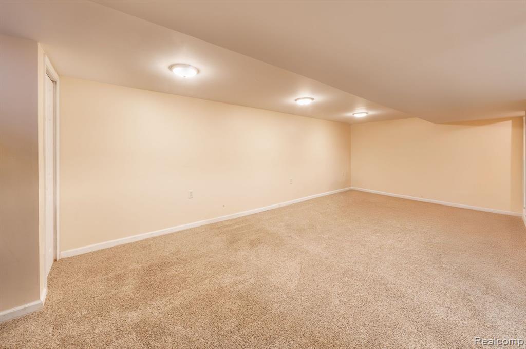 982 Langley Road Rochester Hills, MI 48309 - Photo 30 of 45