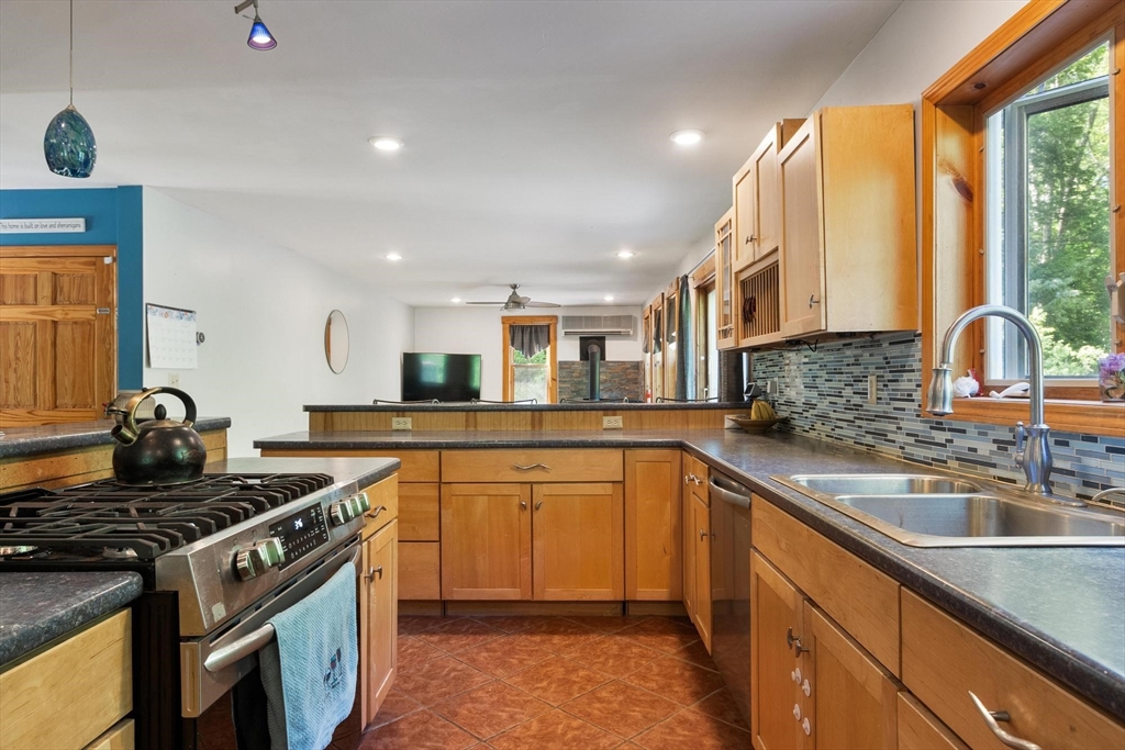 1132 Doe Valley Road Athol, MA 01331 - Photo 11 of 42