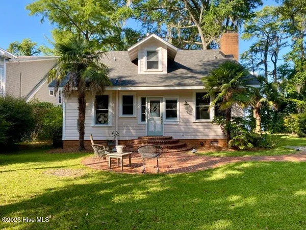 $850,000 | 940 White Lake Drive, Elizabethtown, NC 28337