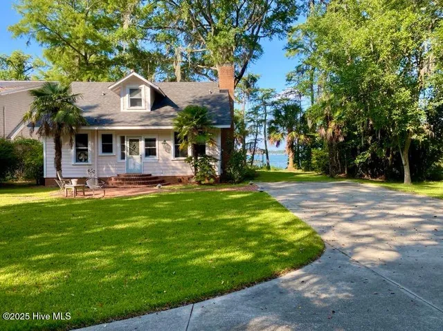 $895,000 | 940 White Lake Drive, Elizabethtown, NC 28337