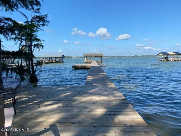 $850,000 | 940 White Lake Drive, Elizabethtown, NC 28337