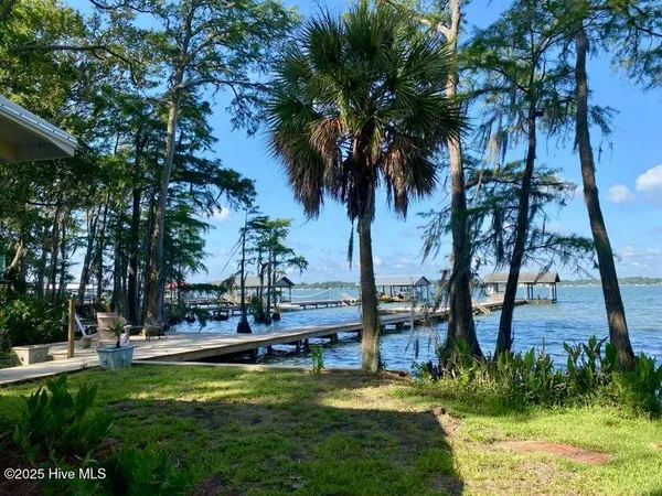 $850,000 | 940 White Lake Drive, Elizabethtown, NC 28337