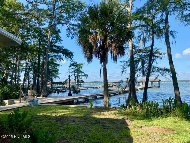 $895,000 | 940 White Lake Drive, Elizabethtown, NC 28337