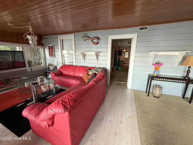 $895,000 | 940 White Lake Drive, Elizabethtown, NC 28337