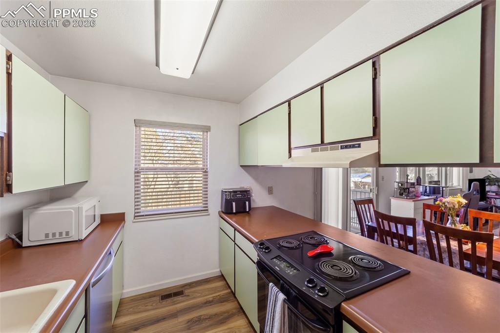 413 Chelton Road Colorado Springs, CO 80910 - Photo 11 of 42