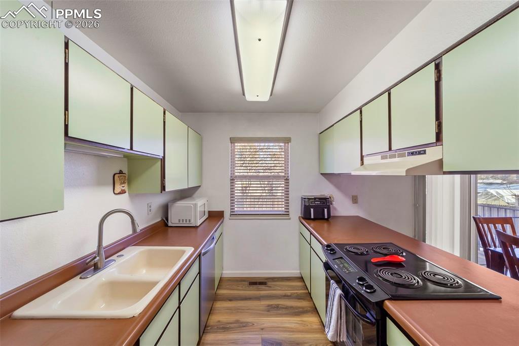 413 Chelton Road Colorado Springs, CO 80910 - Photo 12 of 42