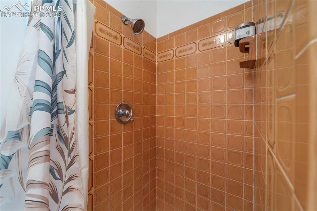 413 Chelton Road Colorado Springs, CO 80910 - Photo 19 of 42