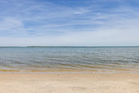 $1,799,000 | 60 Northwest Northwest Landing Road, East Hampton, NY 11937