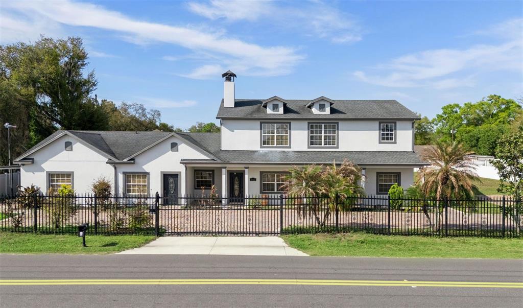 6053 New Hope Road Orlando, FL 32824 - Photo 2 of 40 a front view of a house with a garden and plants