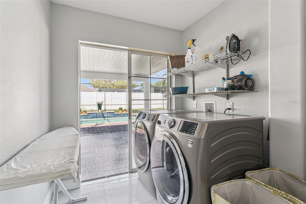 6053 New Hope Road Orlando, FL 32824 - Photo 31 of 40 a utility room with sink dryer and washer