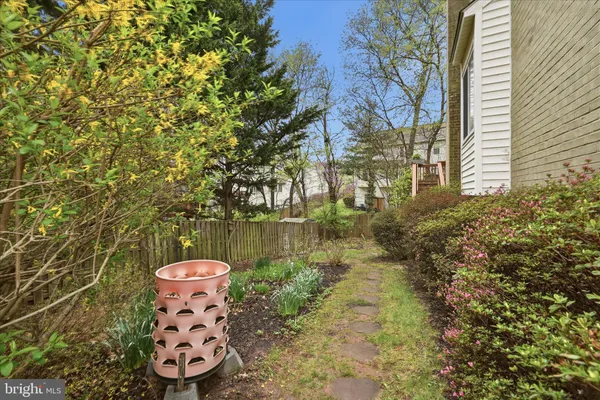 $599,900 | 221 Beacon Drive, Sterling, VA 20164