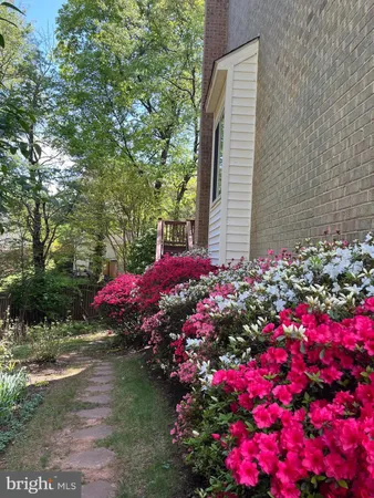 $599,900 | 221 Beacon Drive, Sterling, VA 20164