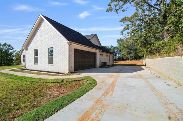 $549,900 | 19682 Dove Rdg Drive, Lindale, TX 75771