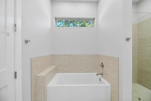 $549,900 | 19682 Dove Rdg Drive, Lindale, TX 75771