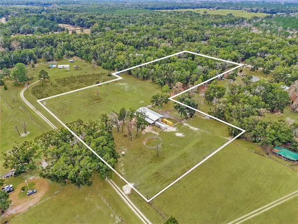 a view of a tennis court