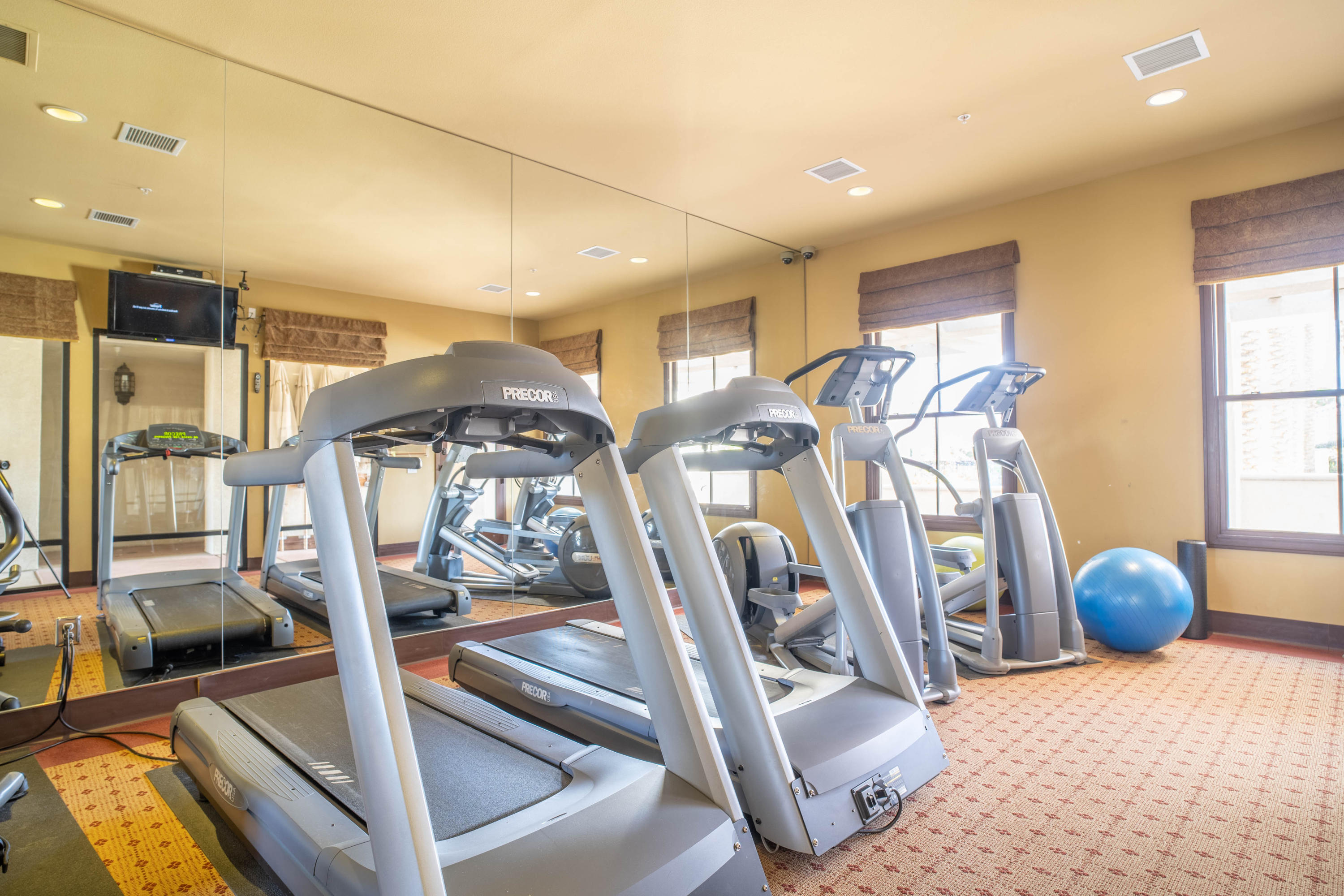 80777 Calle Azul La Quinta, CA 92253 - Photo 37 of 39 a view of a room with gym equipment