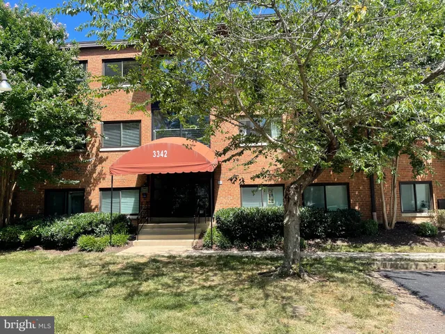 $1,850 | 3342 South 28th Street, Unit 304, Alexandria, VA 22302