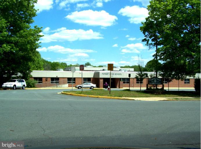 1502 Roundleaf Court Reston, VA 20190 - Photo 2 of 23 Elementary School