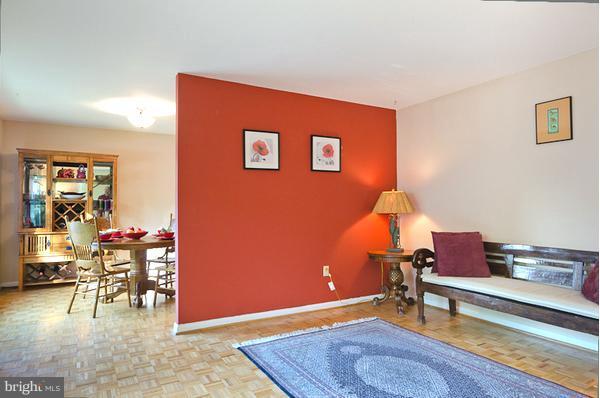 1502 Roundleaf Court Reston, VA 20190 - Photo 13 of 23 Living Room