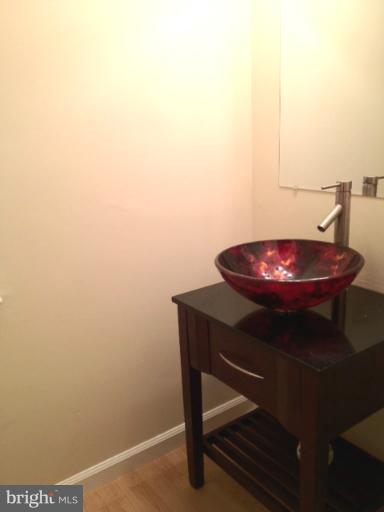 1502 Roundleaf Court Reston, VA 20190 - Photo 16 of 23 Main Level Powder Room Half bath
