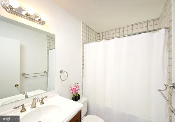 1502 Roundleaf Court Reston, VA 20190 - Photo 17 of 23 Bath (Master)