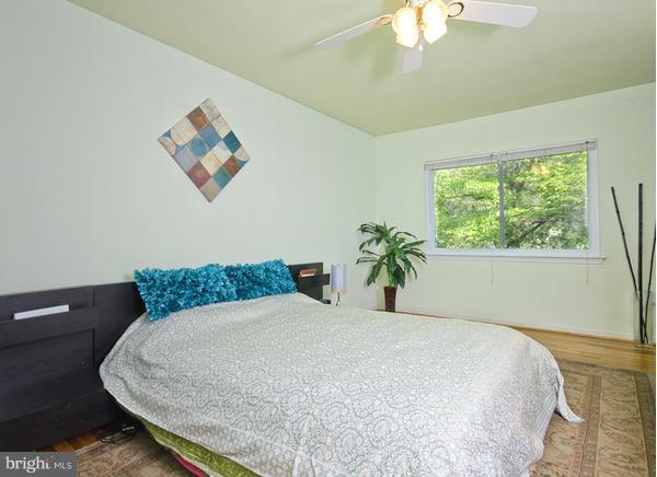 1502 Roundleaf Court Reston, VA 20190 - Photo 5 of 23 Bedroom (Master)
