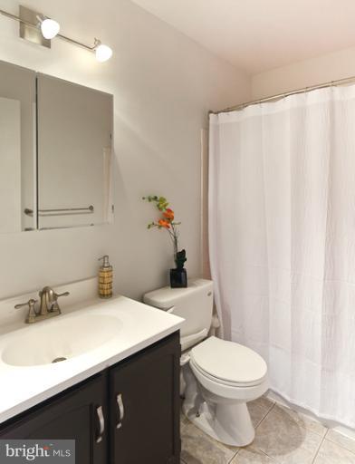 1502 Roundleaf Court Reston, VA 20190 - Photo 6 of 23 Upper Level Full Bath