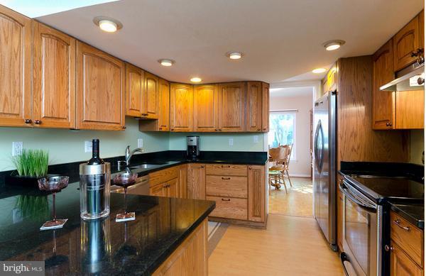 1502 Roundleaf Court Reston, VA 20190 - Photo 8 of 23 Kitchen