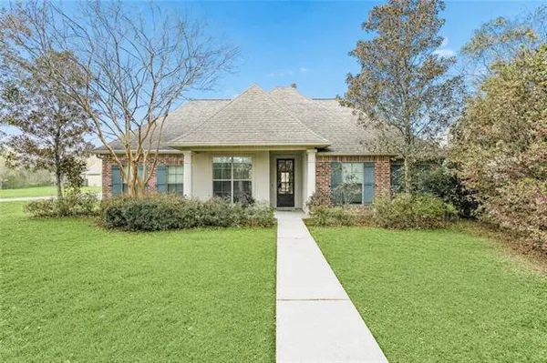 $2,900 | 113 Autumn Creek Drive, Madisonville, LA 70447