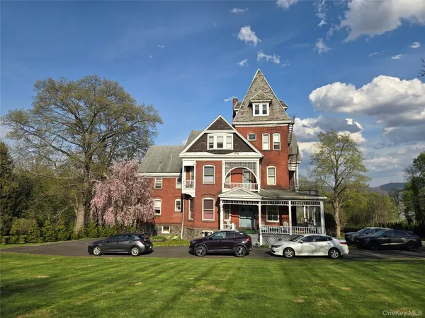 $2,000 | 514 Grand Avenue, Unit 2E, Newburgh, NY 12550