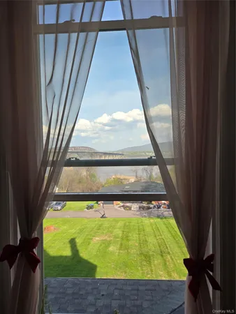 $2,000 | 514 Grand Avenue, Unit 2E, Newburgh, NY 12550