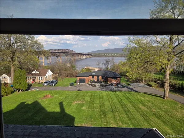 $2,000 | 514 Grand Avenue, Unit 2E, Newburgh, NY 12550