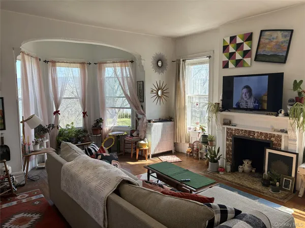 $2,000 | 514 Grand Avenue, Unit 2E, Newburgh, NY 12550