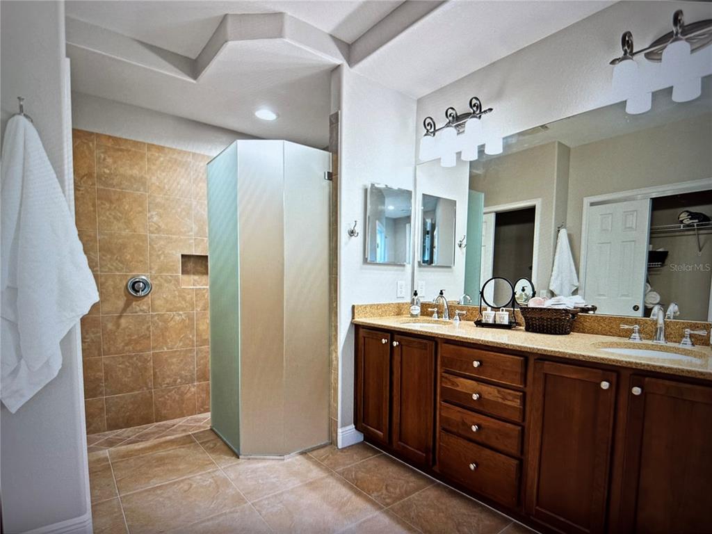 1121 Riverscape Street Bradenton, FL 34208 - Photo 8 of 74