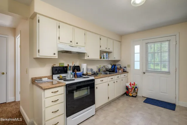 $575,000 | 25-29 New Ashford Road, Williamstown, MA 01267