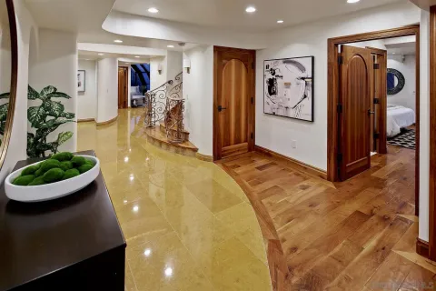 a view of a yard with a house