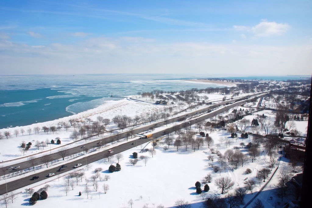 5445 North Sheridan Road, Unit 3012 Chicago, IL 60640 - Photo 8 of 8 a view of a city