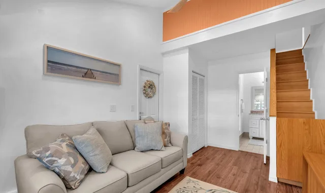 $7,400 | 528 North Palmway, Lake Worth Beach, FL 33460